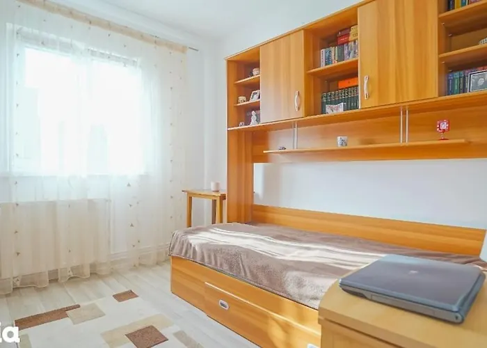 Quiet Cozy - Shared - Train & Airport Apartment *